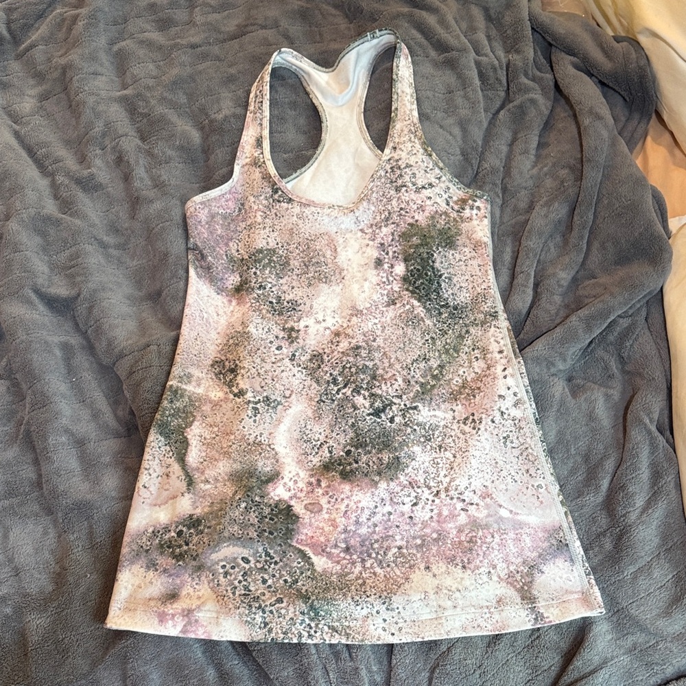 Women’s Lulu Lemon Abstract Patterned Tank top, size 8, no tags.